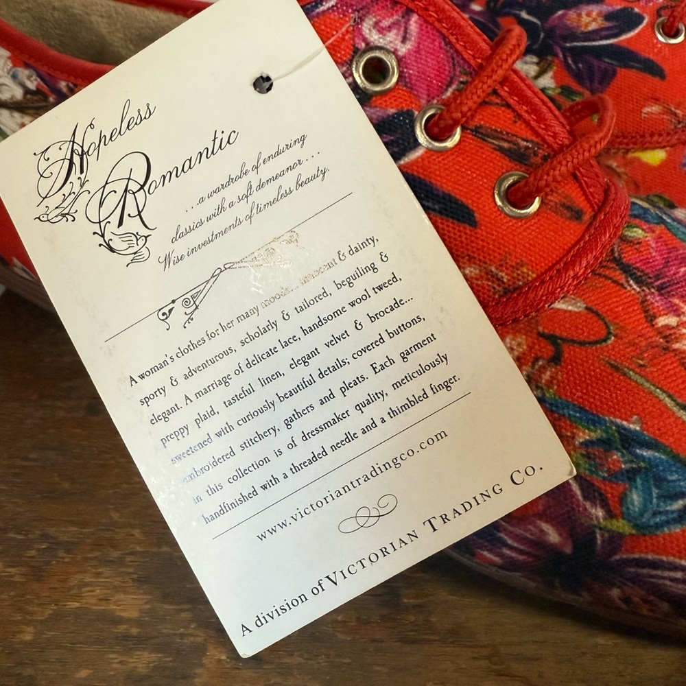Hopeless Romantic Floral Lace-Up Shoes Red Canvas Size 10 — Victorian Trading Co - Picture 4 of 6
